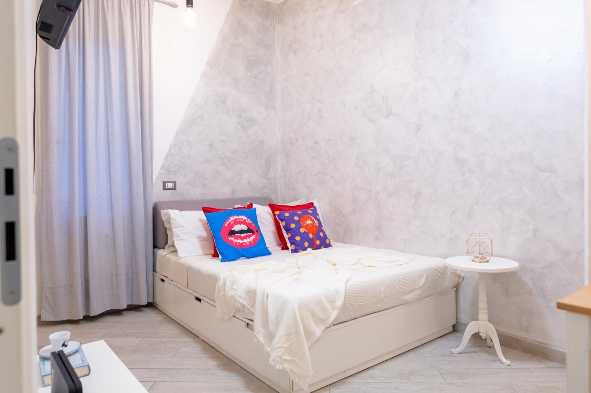 Stanza Comoda E Silenziosa Con Bagno Privato E Area Lavoro E Relax ローマ エクステリア 写真