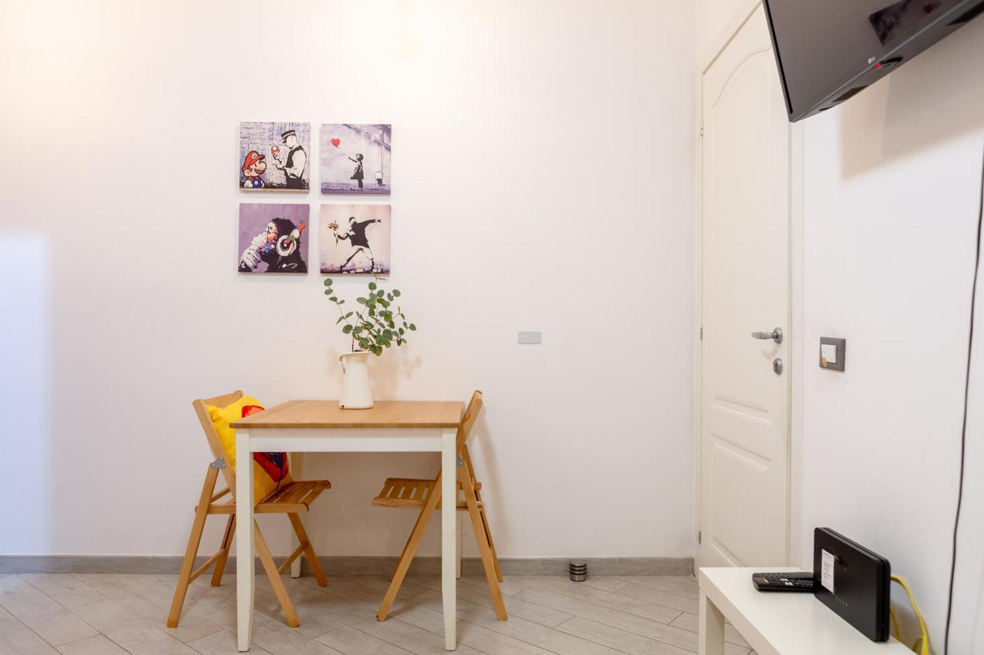 Stanza Comoda E Silenziosa Con Bagno Privato E Area Lavoro E Relax ローマ エクステリア 写真