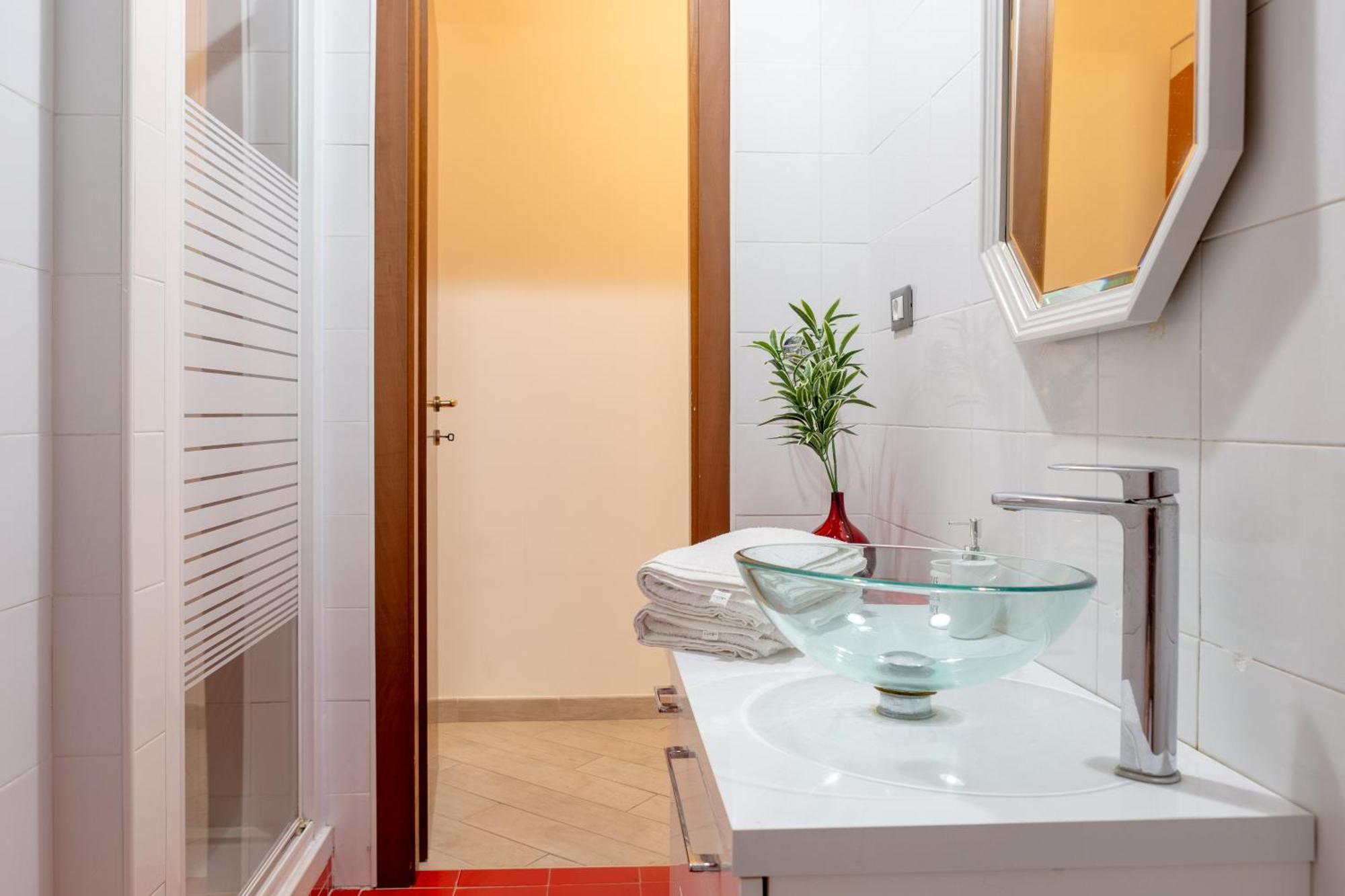 Stanza Comoda E Silenziosa Con Bagno Privato E Area Lavoro E Relax ローマ エクステリア 写真